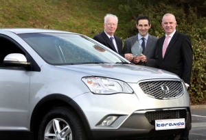 Brian Byrne, Chairman of the IMWA van jury presents the award for Commercial SUV of the Year to John Keogh of SsangYong. Looking on is Tom Dennigan of Sponsor, Continental Tyres.