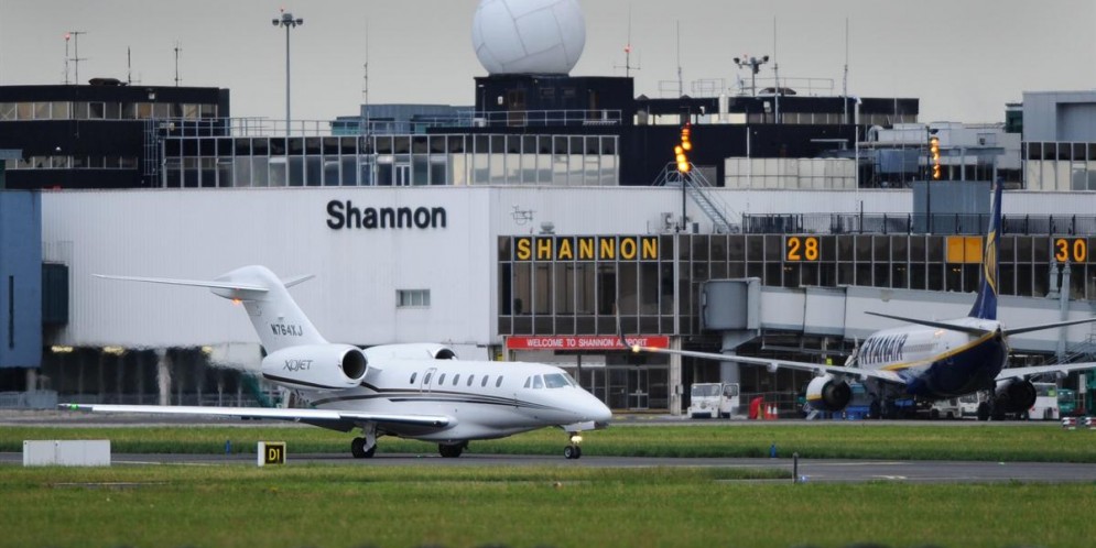 Shannon Airport Lands International Award The Clare Champion   Private Jet2007100031 995x498 