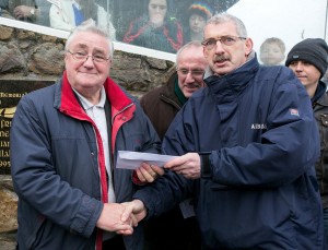 Cratloe 's John Ryan receives the winner's cheque from The Clare Champion's Liam Duggan.