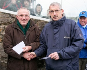 Clonlara 's Flan Mullane receives the runners-up cheque from Liam Duggan, The Clare Champion.