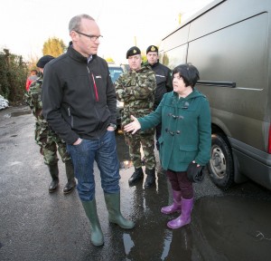 Minister Simon Coveney listens to a Clonlarta resident. Photograph by Arthur Ellis