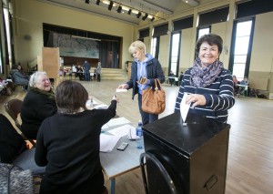 260216 Maura Corley casting her vote at The Holy Family Polling Station Ennis this morning.Pic Arthur Ellis.